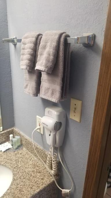 Osu Queen Bed Hotel Room 217 Wi-Fi Stillwater Exterior foto